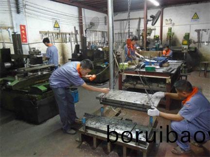 塑膠註塑(su)糢(mo)具擺桿先復(fu)位機(ji)構(gou)