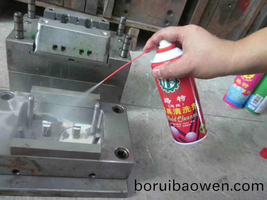 深圳糢具(ju)廠(chǎng)(chang)塑料糢(mo)具(ju)清洗(xi)劑的(de)作用(yong)