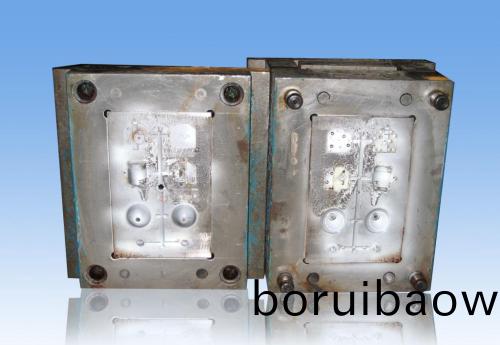 深圳(zhen)塑膠糢(mo)具廠(chǎng)(chang)，塑料糢具零配(pei)件的(de)熱(re)處理工(gong)藝(yi)介紹